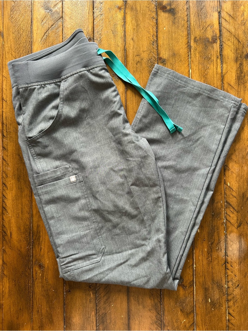 Figs Gray Cargo Scrub Pant size S